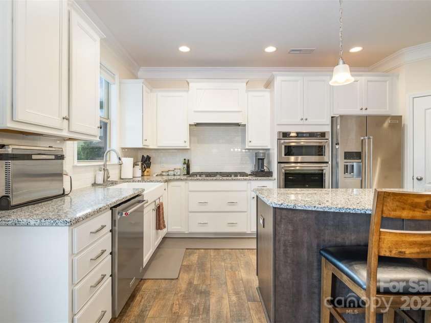 2014 Drawbridge Drive, Fort Mill, SC 29707.  MLS# CAR4257570, YatesRealty ID 17339. Kitchen