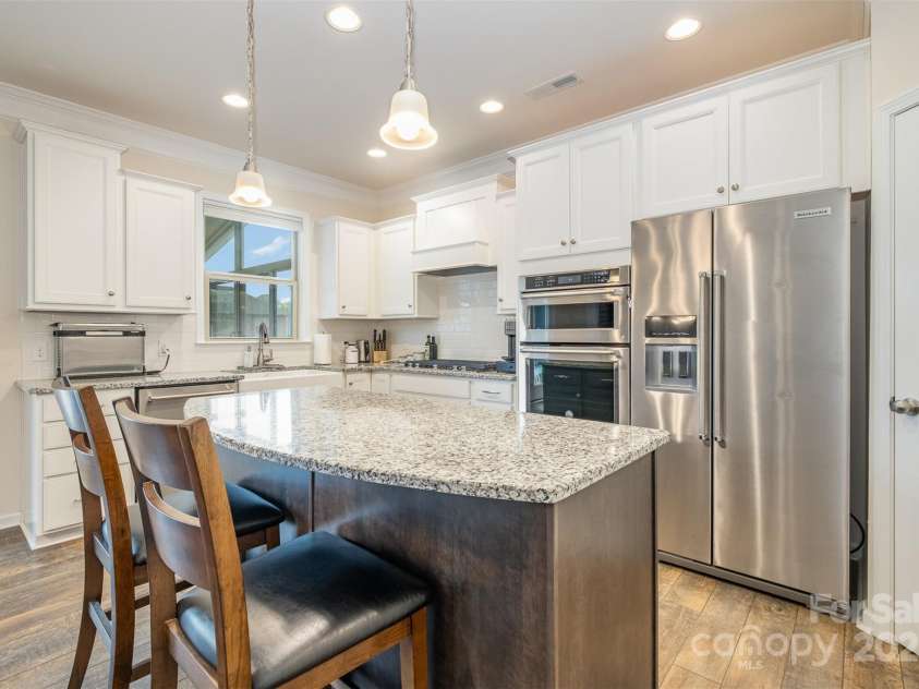 2014 Drawbridge Drive, Fort Mill, SC 29707.  MLS# CAR4257570, YatesRealty ID 17339. Large Island