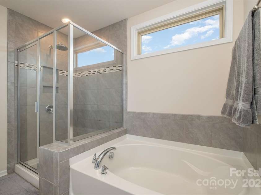 2014 Drawbridge Drive, Fort Mill, SC 29707.  MLS# CAR4257570, YatesRealty ID 17339. Primary Bathroom