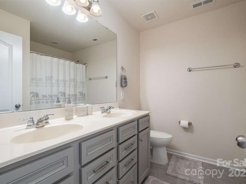 2014 Drawbridge Drive, Fort Mill, SC 29707.  MLS# CAR4257570, YatesRealty ID 17339. Secondary Bathroom