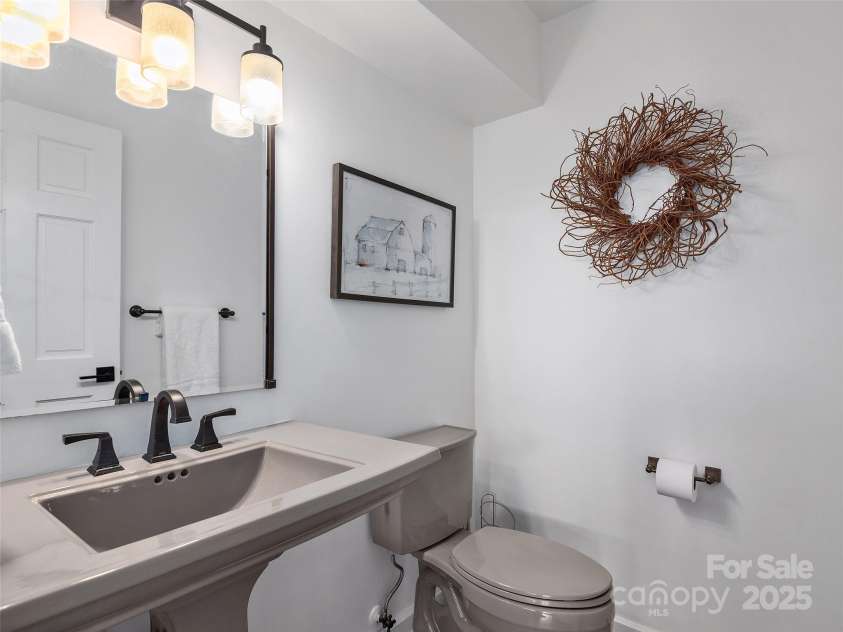 6 Lakeway Circle, Weaverville, NC 28787.  MLS# CAR4264526, YatesRealty ID 17340. 