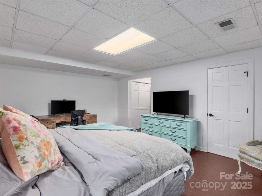 6 Lakeway Circle, Weaverville, NC 28787.  MLS# CAR4264526, YatesRealty ID 17340. 