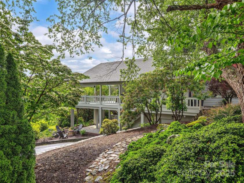 6 Lakeway Circle, Weaverville, NC 28787.  MLS# CAR4264526, YatesRealty ID 17340. 