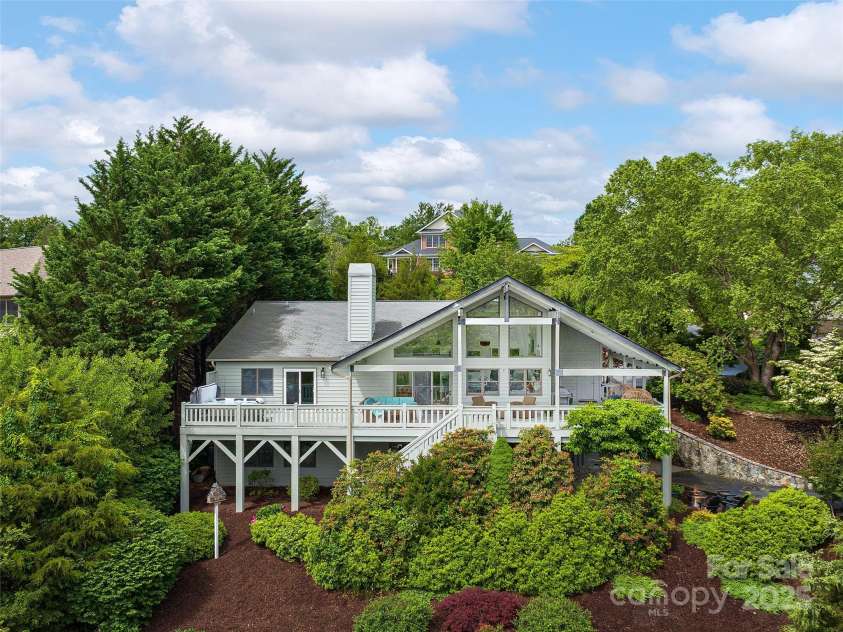 6 Lakeway Circle, Weaverville, NC 28787.  MLS# CAR4264526, YatesRealty ID 17340. 
