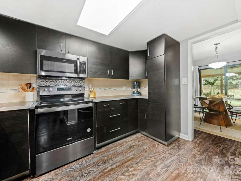 181 Riverview Terrace, Clover, SC 29710.  MLS# CAR4244051, YatesRealty ID 17341. Kitchen