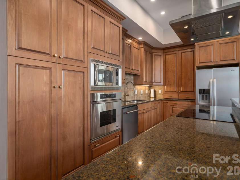 4 Chimney Crest Drive, Asheville, NC 28806.  MLS# CAR4421093, YatesRealty ID 17341. Dacor oven and microwave