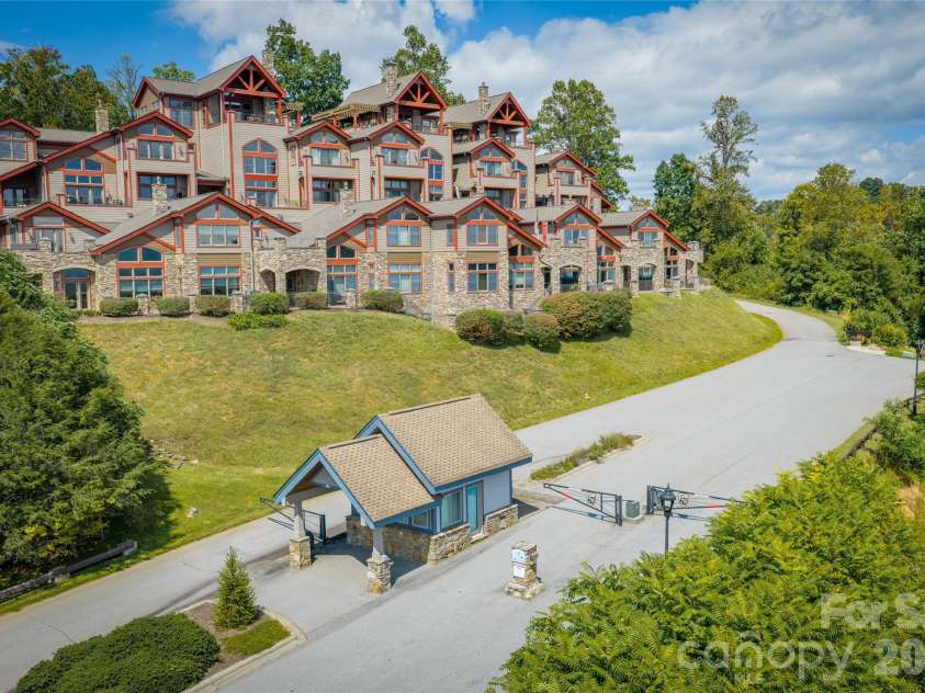4 Chimney Crest Drive, Asheville, NC 28806.  MLS# CAR4421093, YatesRealty ID 17341. Elegant and intimate building