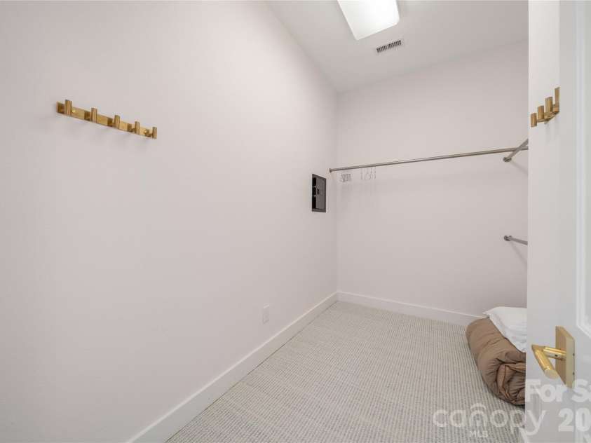 4 Chimney Crest Drive, Asheville, NC 28806.  MLS# CAR4421093, YatesRealty ID 17341. Enormous primary closet