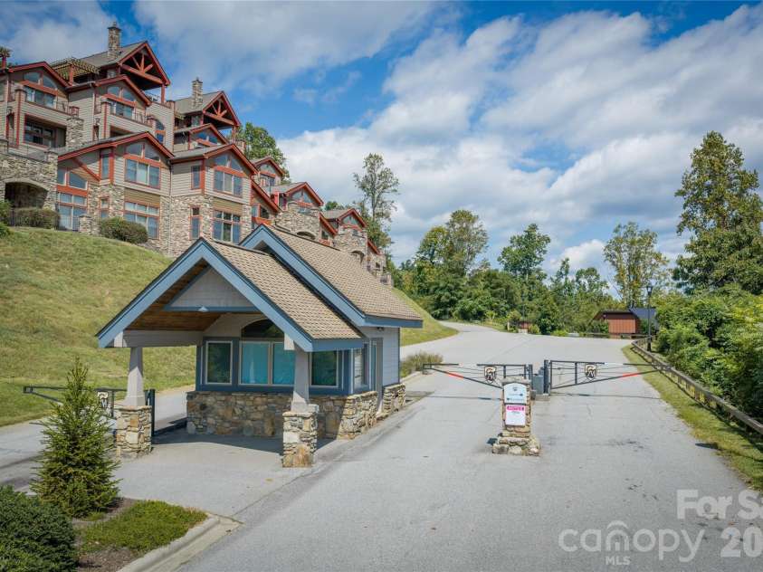 4 Chimney Crest Drive, Asheville, NC 28806.  MLS# CAR4421093, YatesRealty ID 17341. Gated entry