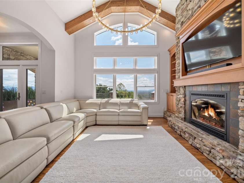 4 Chimney Crest Drive, Asheville, NC 28806.  MLS# CAR4421093, YatesRealty ID 17341. Grand open gathering space