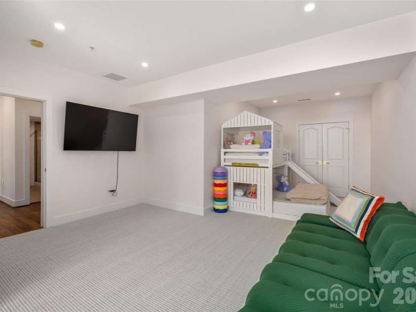 4 Chimney Crest Drive, Asheville, NC 28806.  MLS# CAR4421093, YatesRealty ID 17341. Massive upper bedroom 3