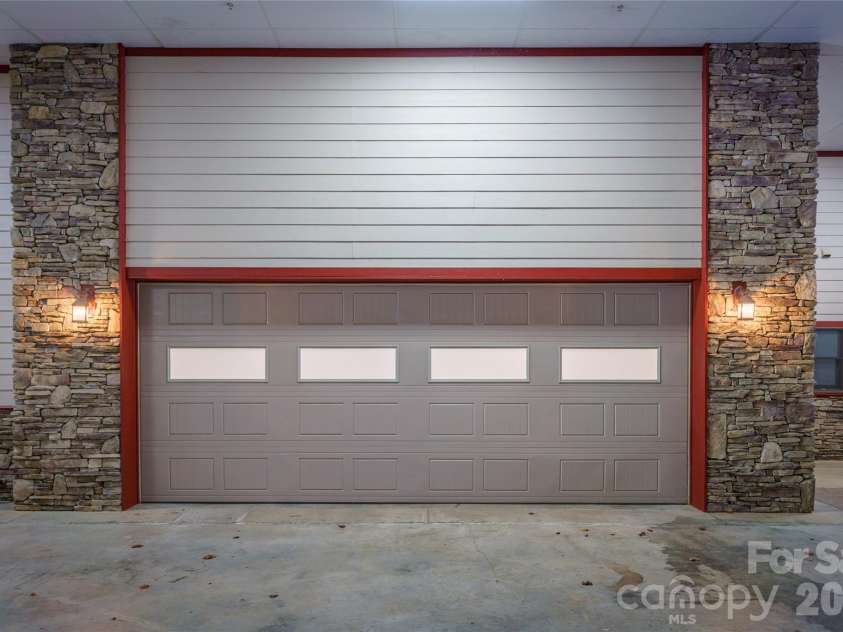 4 Chimney Crest Drive, Asheville, NC 28806.  MLS# CAR4421093, YatesRealty ID 17341. Oversized 2 car garage