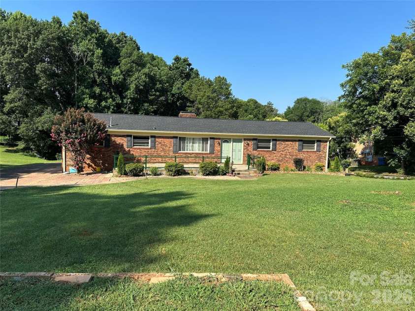 9716 Sunway Drive, Mint Hill, NC 28227.  MLS# CAR4371549, YatesRealty ID 17342. 