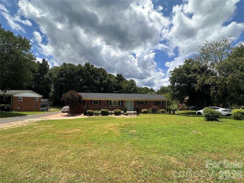 9716 Sunway Drive, Mint Hill, NC 28227.  MLS# CAR4371549, YatesRealty ID 17342. 
