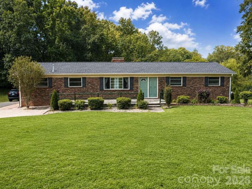 9716 Sunway Drive, Mint Hill, NC 28227.  MLS# CAR4420517, YatesRealty ID 17342. 