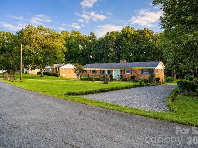 9716 Sunway Drive, Mint Hill, NC 28227.  MLS# CAR4420517, YatesRealty ID 17342. Welcome to 9716 Sunway dr