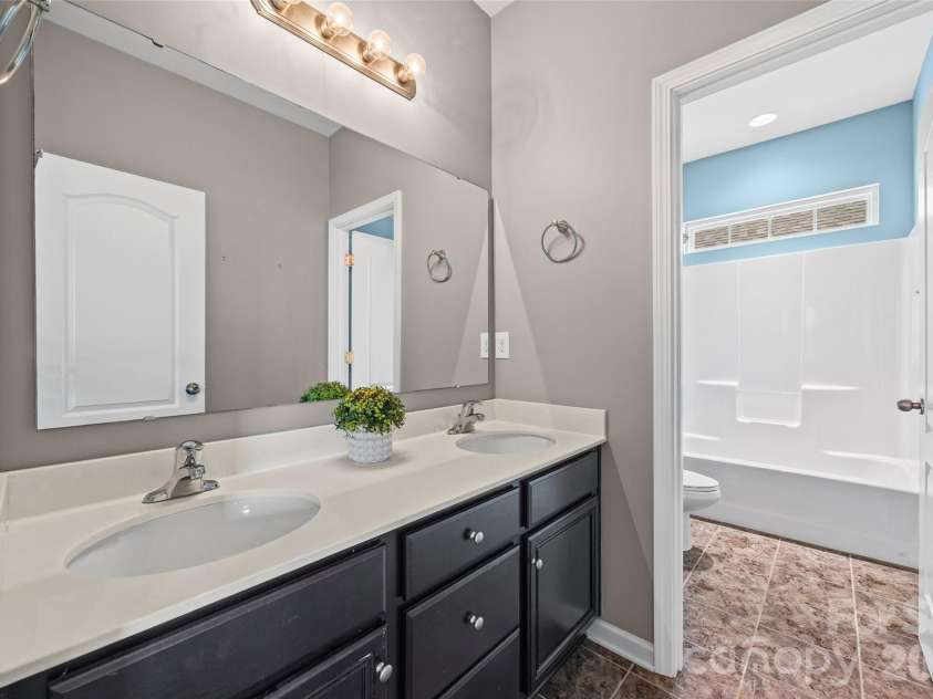 6179 Cloverdale Drive, Fort Mill, SC 29708.  MLS# CAR4350008, YatesRealty ID 17343. 