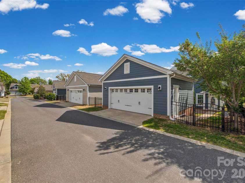 6179 Cloverdale Drive, Fort Mill, SC 29708.  MLS# CAR4350008, YatesRealty ID 17343. 