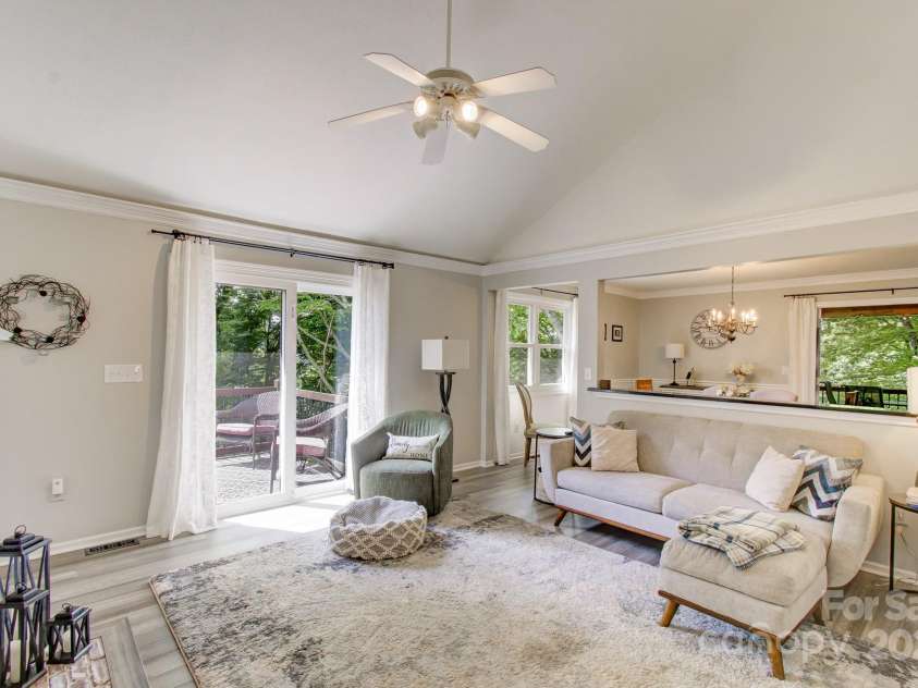110 Spring Path, Hendersonville, NC 28739.  MLS# CAR4267167, YatesRealty ID 17344. 