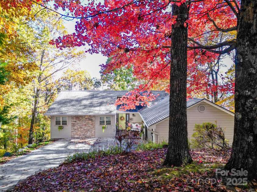 110 Spring Path, Hendersonville, NC 28739.  MLS# CAR4267167, YatesRealty ID 17344. 