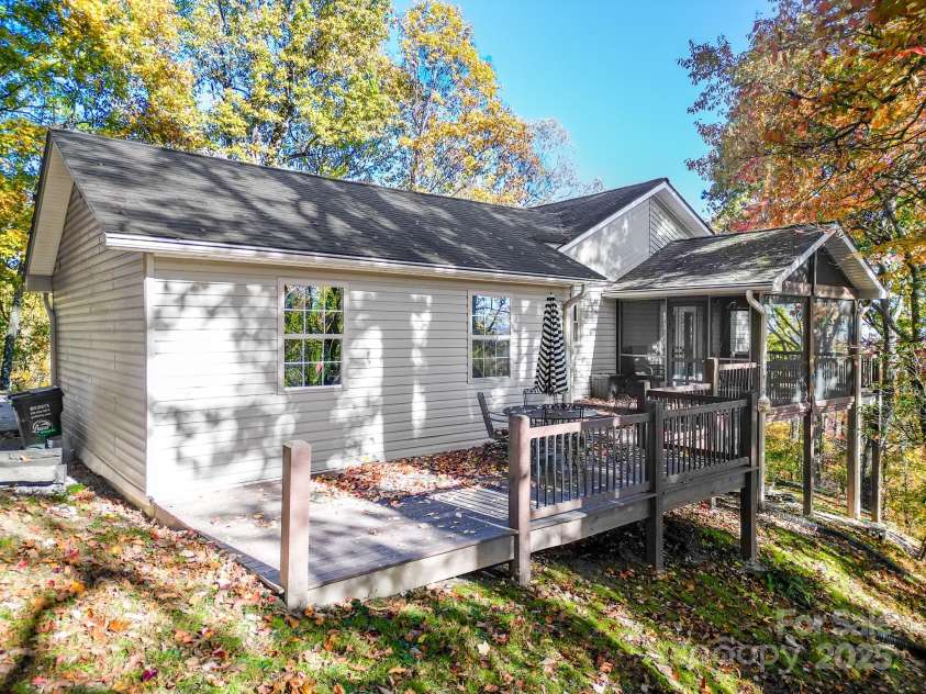 110 Spring Path, Hendersonville, NC 28739.  MLS# CAR4267167, YatesRealty ID 17344. 