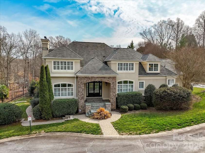 1805 Mt Isle Harbor Drive, Charlotte, NC 28214.  MLS# CAR4353230, YatesRealty ID 17344. 