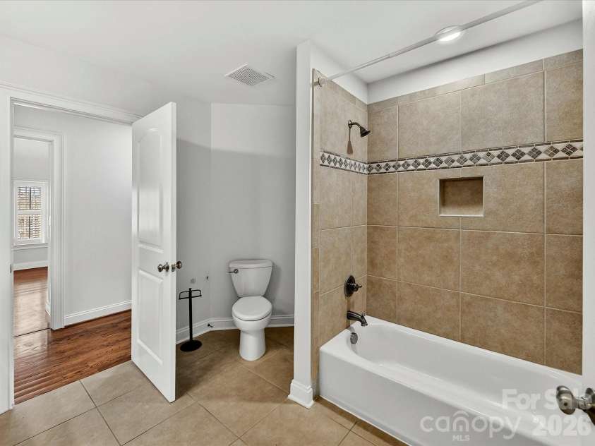 1805 Mt Isle Harbor Drive, Charlotte, NC 28214.  MLS# CAR4353230, YatesRealty ID 17344. 
