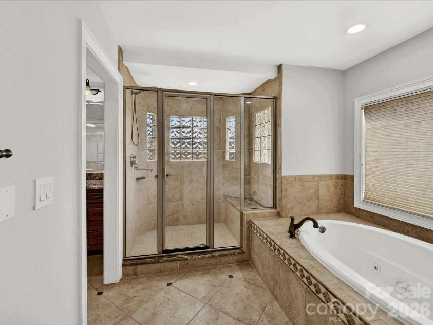 1805 Mt Isle Harbor Drive, Charlotte, NC 28214.  MLS# CAR4353230, YatesRealty ID 17344. 