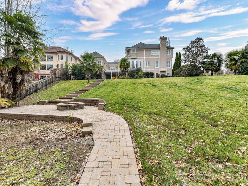 1805 Mt Isle Harbor Drive, Charlotte, NC 28214.  MLS# CAR4353230, YatesRealty ID 17344. Back Yard