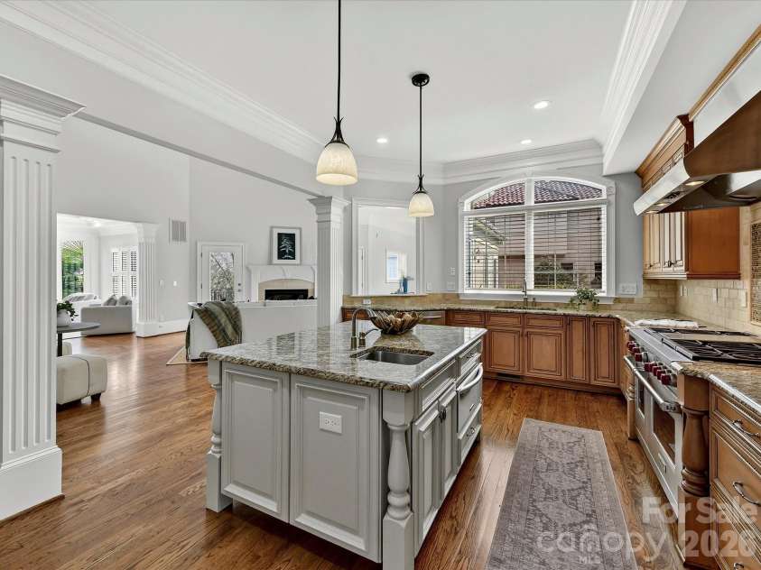 1805 Mt Isle Harbor Drive, Charlotte, NC 28214.  MLS# CAR4353230, YatesRealty ID 17344. Kitchen