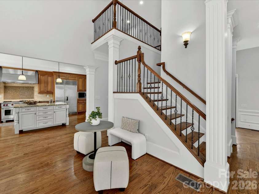 1805 Mt Isle Harbor Drive, Charlotte, NC 28214.  MLS# CAR4353230, YatesRealty ID 17344. Soaring ceilings