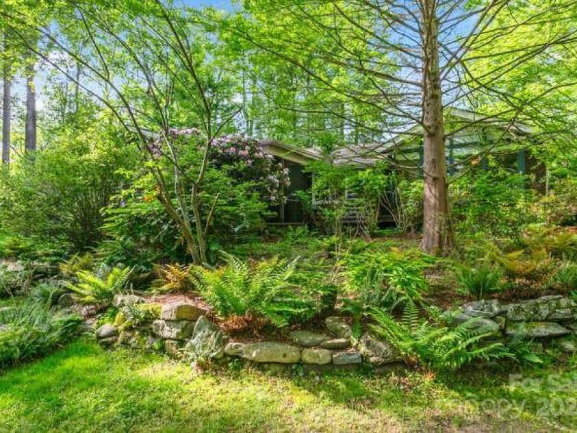 20 Deva Glen, Asheville, NC 28804.  MLS# CAR4259039, YatesRealty ID 17346. 