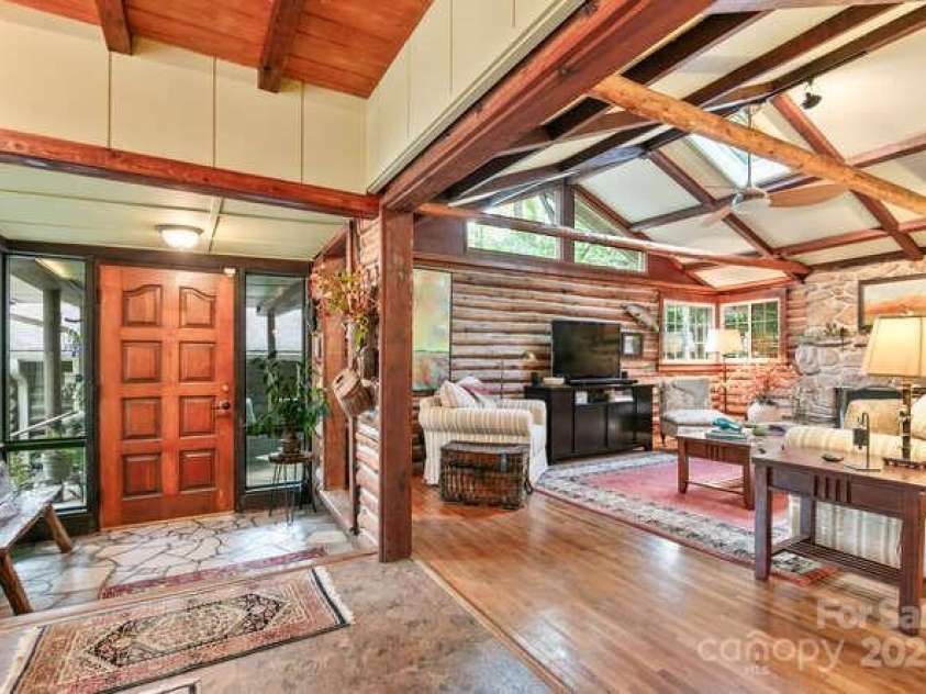 20 Deva Glen, Asheville, NC 28804.  MLS# CAR4259039, YatesRealty ID 17346. 