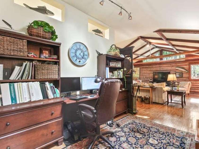 20 Deva Glen, Asheville, NC 28804.  MLS# CAR4259039, YatesRealty ID 17346. 