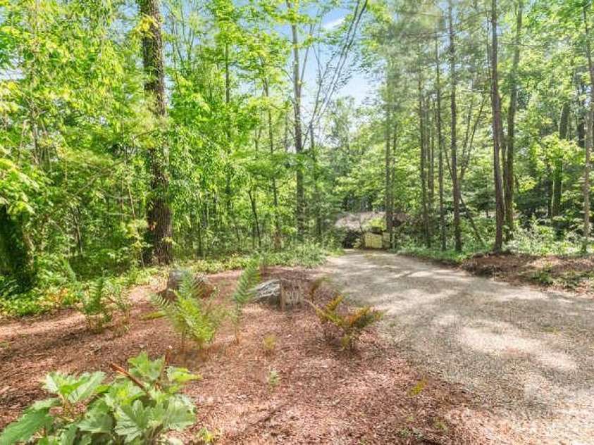 20 Deva Glen, Asheville, NC 28804.  MLS# CAR4259039, YatesRealty ID 17346. 