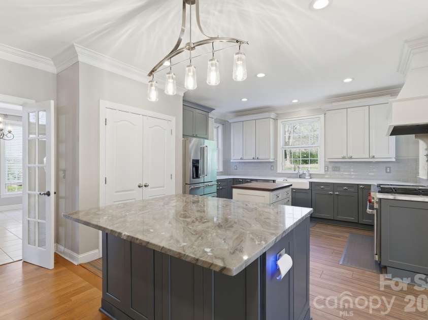 6119 Highview Road, Matthews, NC 28104.  MLS# CAR4351634, YatesRealty ID 17346. 