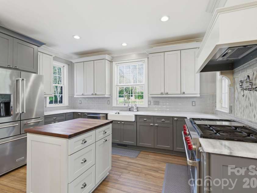 6119 Highview Road, Matthews, NC 28104.  MLS# CAR4351634, YatesRealty ID 17346. 
