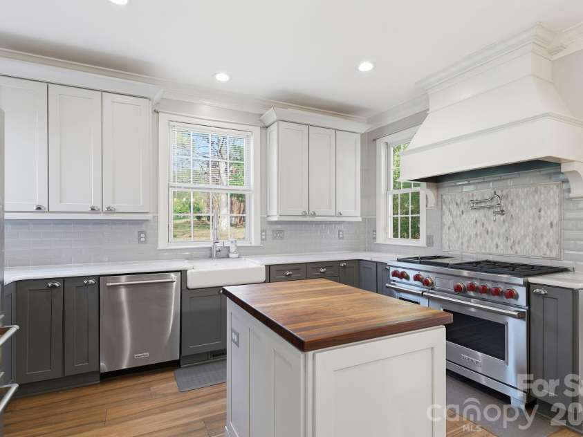 6119 Highview Road, Matthews, NC 28104.  MLS# CAR4351634, YatesRealty ID 17346. 