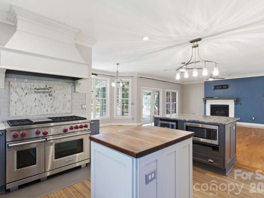 6119 Highview Road, Matthews, NC 28104.  MLS# CAR4351634, YatesRealty ID 17346. 