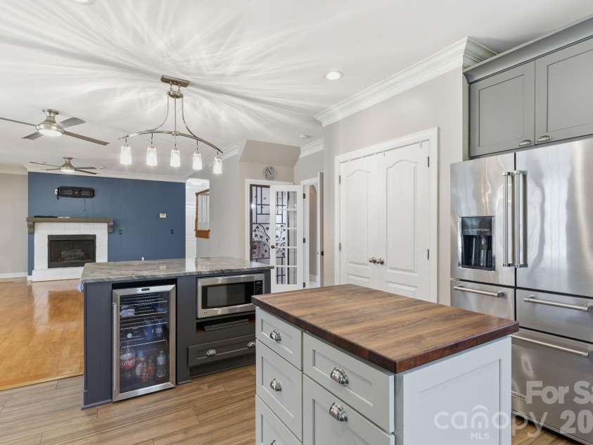 6119 Highview Road, Matthews, NC 28104.  MLS# CAR4351634, YatesRealty ID 17346. 