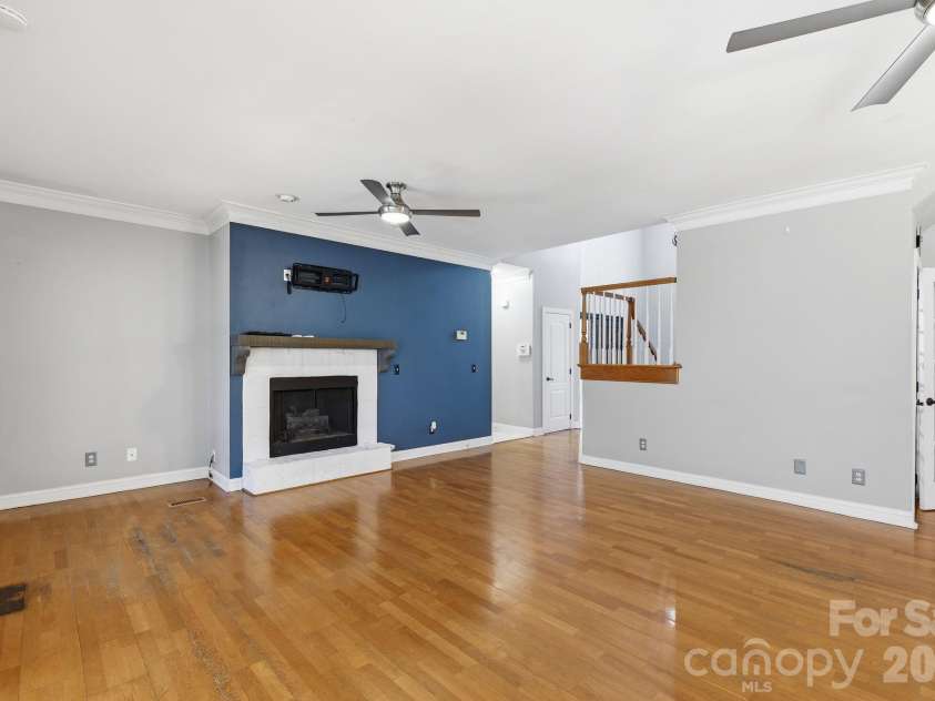 6119 Highview Road, Matthews, NC 28104.  MLS# CAR4351634, YatesRealty ID 17346. 