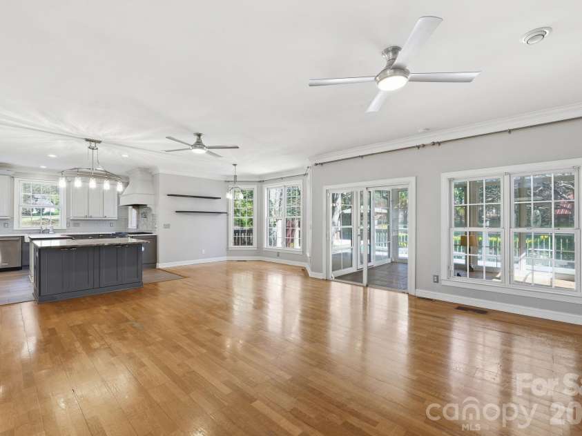 6119 Highview Road, Matthews, NC 28104.  MLS# CAR4351634, YatesRealty ID 17346. 