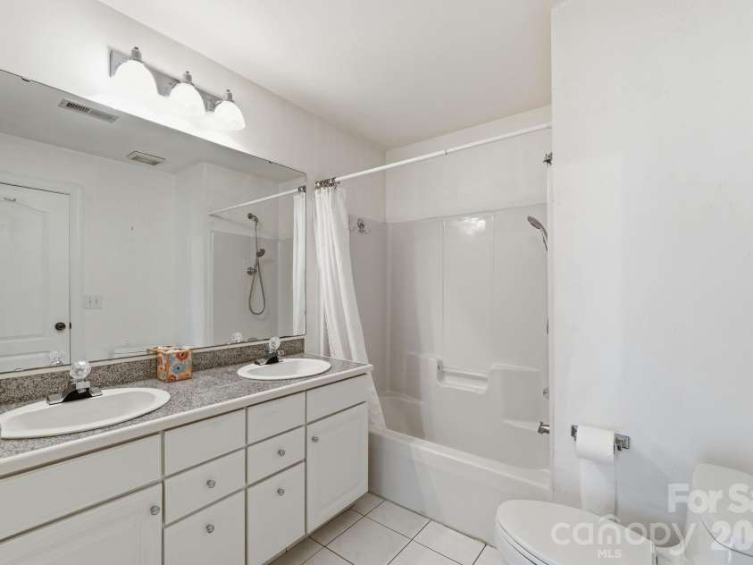 6119 Highview Road, Matthews, NC 28104.  MLS# CAR4351634, YatesRealty ID 17346. 
