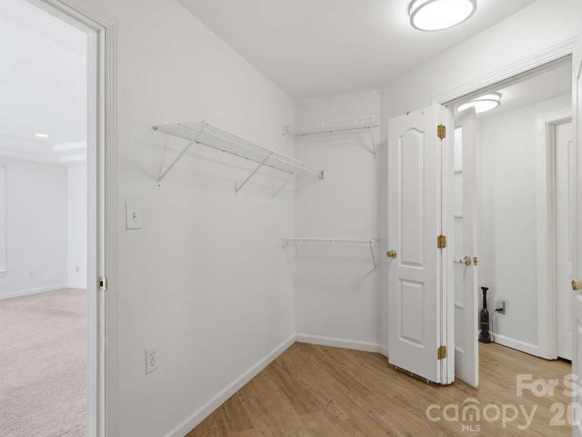 6119 Highview Road, Matthews, NC 28104.  MLS# CAR4351634, YatesRealty ID 17346. 