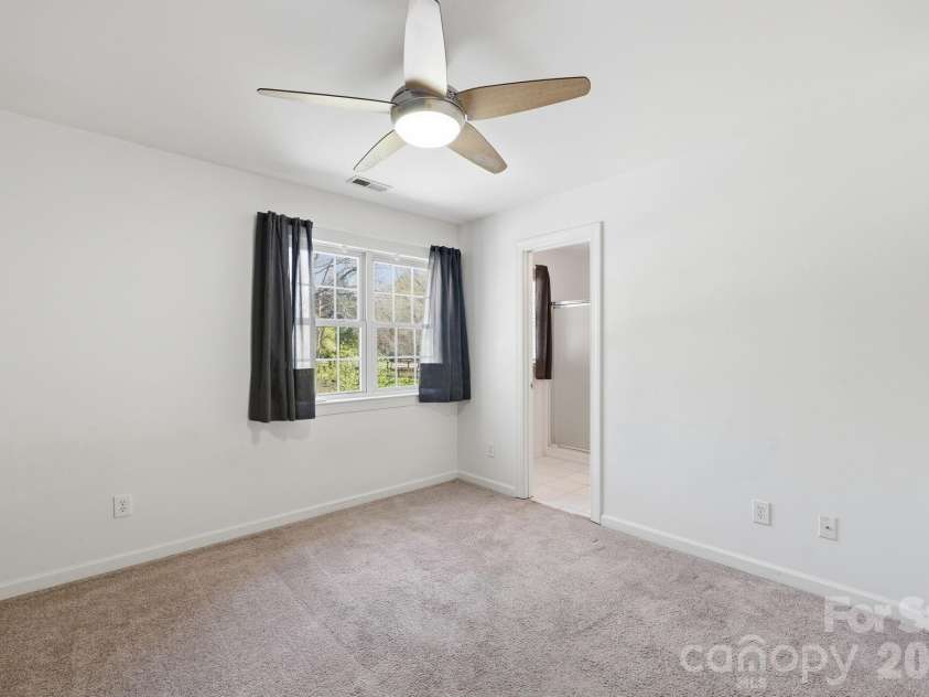 6119 Highview Road, Matthews, NC 28104.  MLS# CAR4351634, YatesRealty ID 17346. 