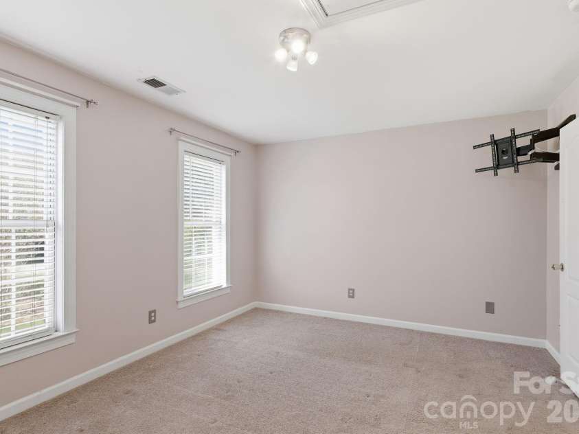 6119 Highview Road, Matthews, NC 28104.  MLS# CAR4351634, YatesRealty ID 17346. 