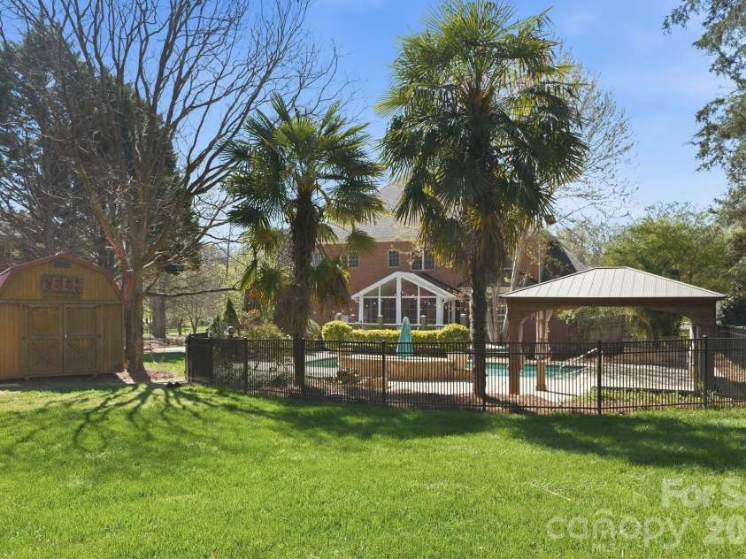 6119 Highview Road, Matthews, NC 28104.  MLS# CAR4351634, YatesRealty ID 17346. 