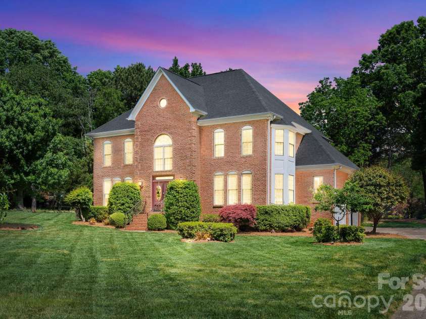 6119 Highview Road, Matthews, NC 28104.  MLS# CAR4351634, YatesRealty ID 17346. 