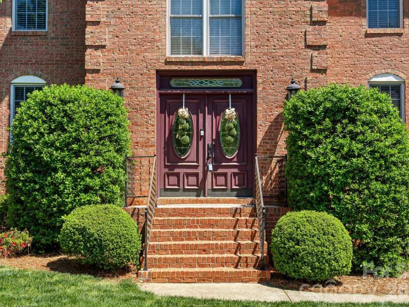 6119 Highview Road, Matthews, NC 28104.  MLS# CAR4351634, YatesRealty ID 17346. 