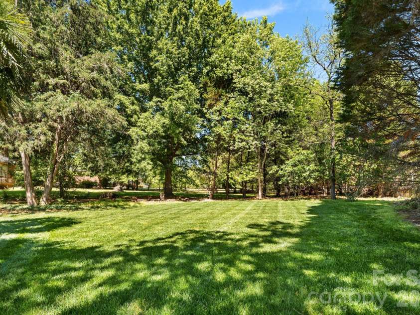 6119 Highview Road, Matthews, NC 28104.  MLS# CAR4351634, YatesRealty ID 17346. 